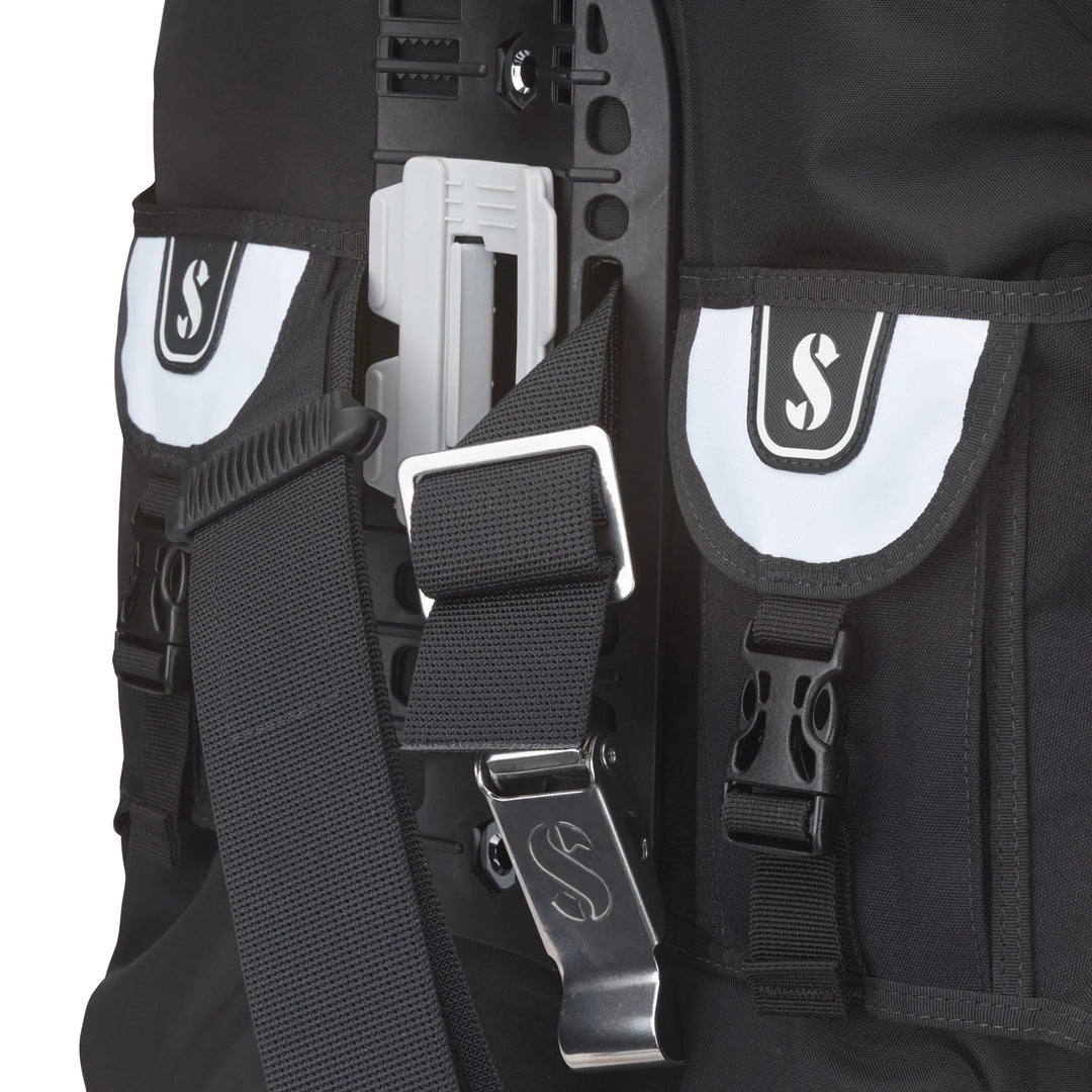 Scubapro Bella Womens Front-Adjustable Scuba Bcd With Air Inflator Regulator.