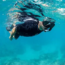 Scubapro Spectra Dry Snorkel With Purge Valve, Flexible Lower Corrugated Tube, Regulator-Style Mouthpiece And Quick-Connect Clip, Black/Silver.