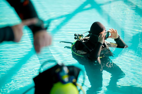 Delayed Surface Marker Buoy Diver