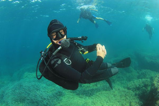 Delayed Surface Marker Buoy Diver